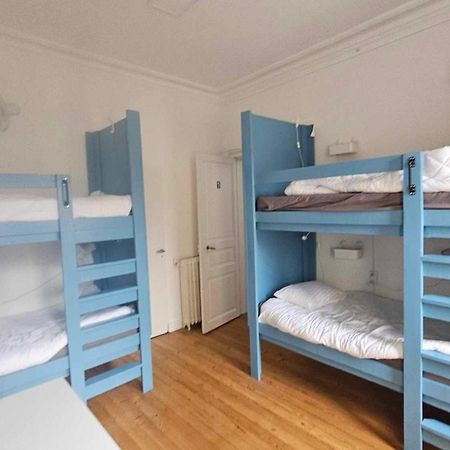 Bed In 6-Bed Mixed Dormitory Le Jardin Cafe Bordeaux Exterior foto
