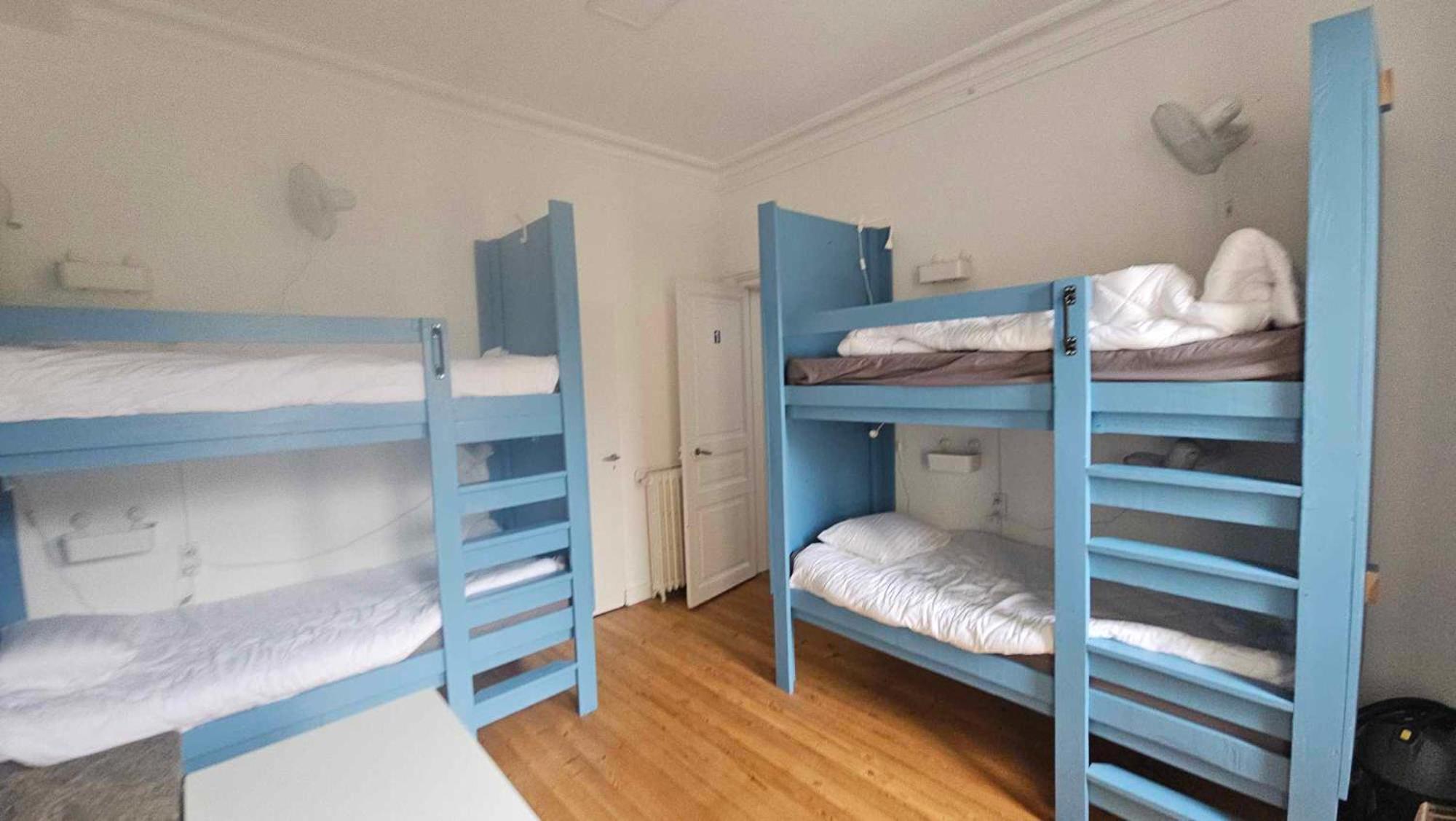 Bed In 6-Bed Mixed Dormitory Le Jardin Cafe Bordeaux Exterior foto