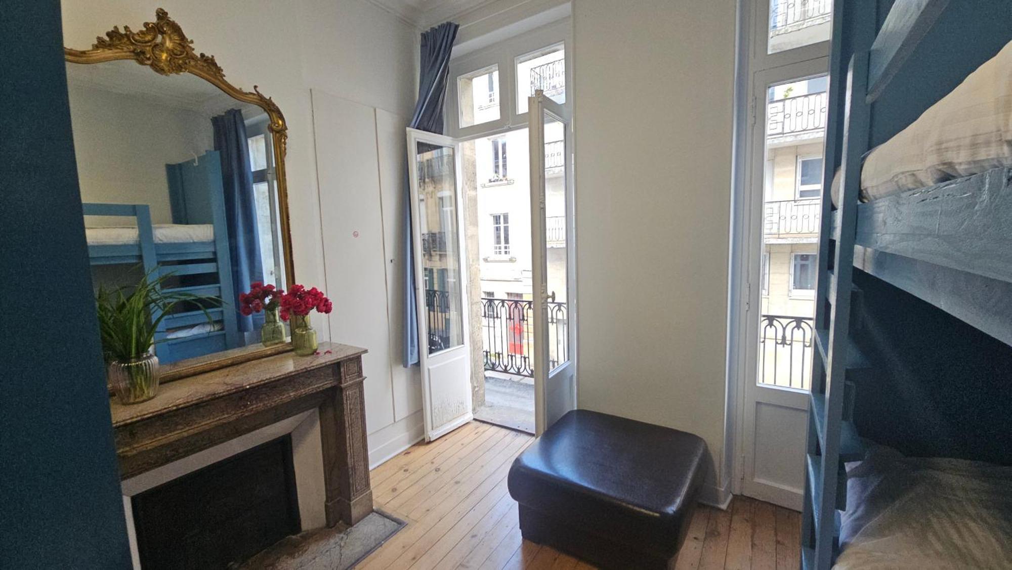 Bed In 6-Bed Mixed Dormitory Le Jardin Cafe Bordeaux Exterior foto